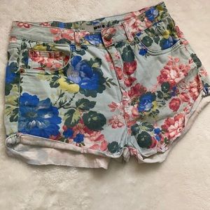 Super cute TOPSHOP floral shorts